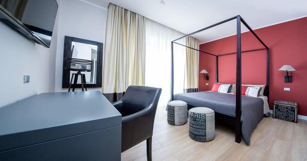 Suite 136 Palermo Room photo
